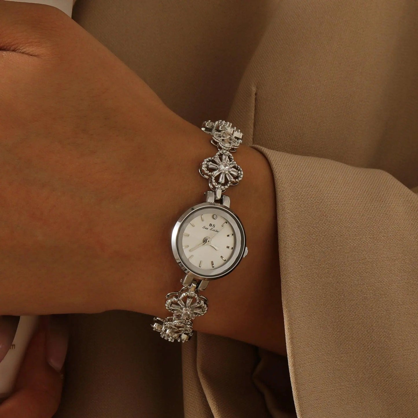 Clovana - Cartice™LuxuryJewelryGoldSilverWatchBraceletNecklaceChainIced-outCubanMoissaniteTarnish-freeStainlessDurablePremiumShinePlatedStatementDiamondAffordable