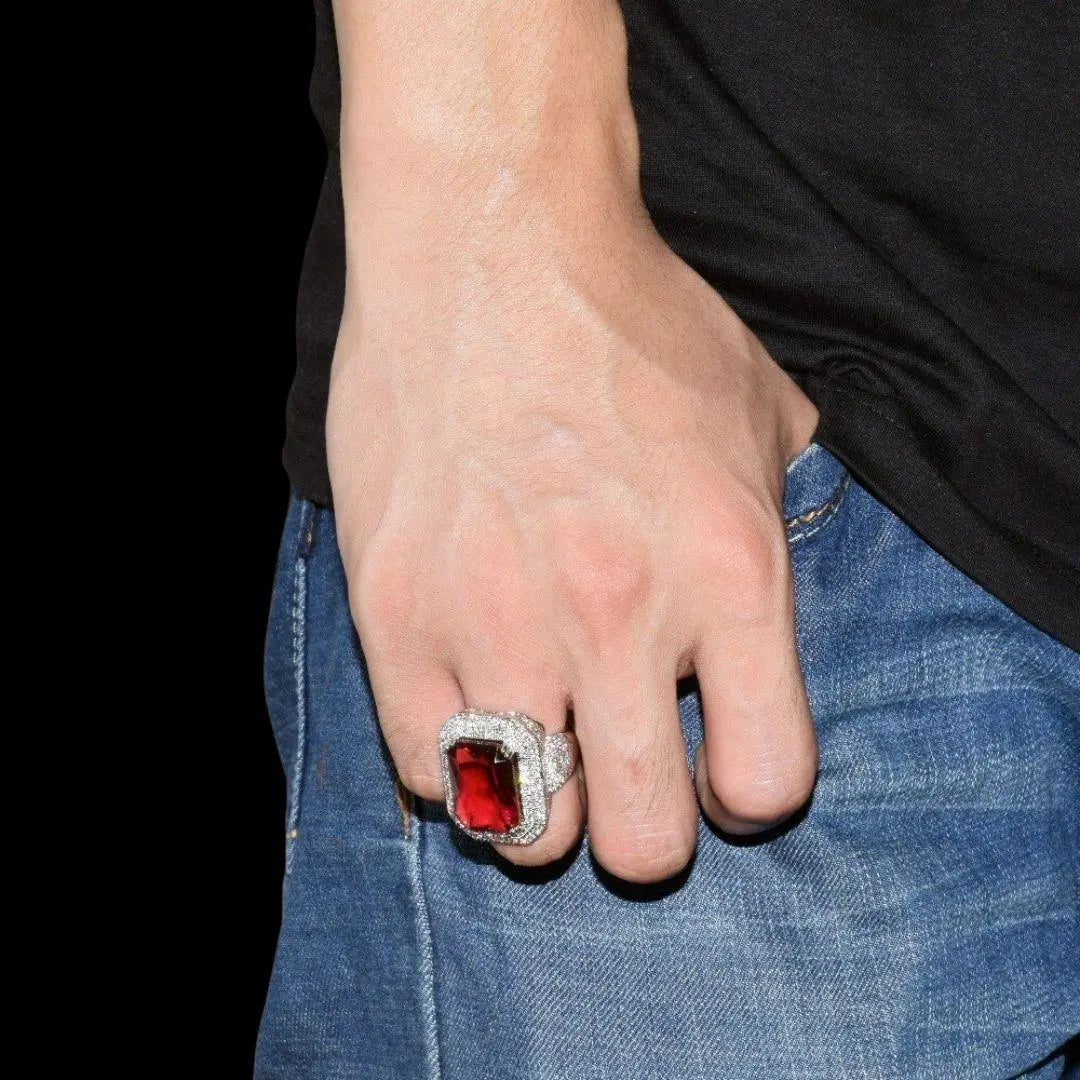 Emerald Stones Iced Out Ring - Cartice™LuxuryJewelryGoldSilverWatchBraceletNecklaceChainIced-outCubanMoissaniteTarnish-freeStainlessDurablePremiumShinePlatedStatementDiamondAffordable