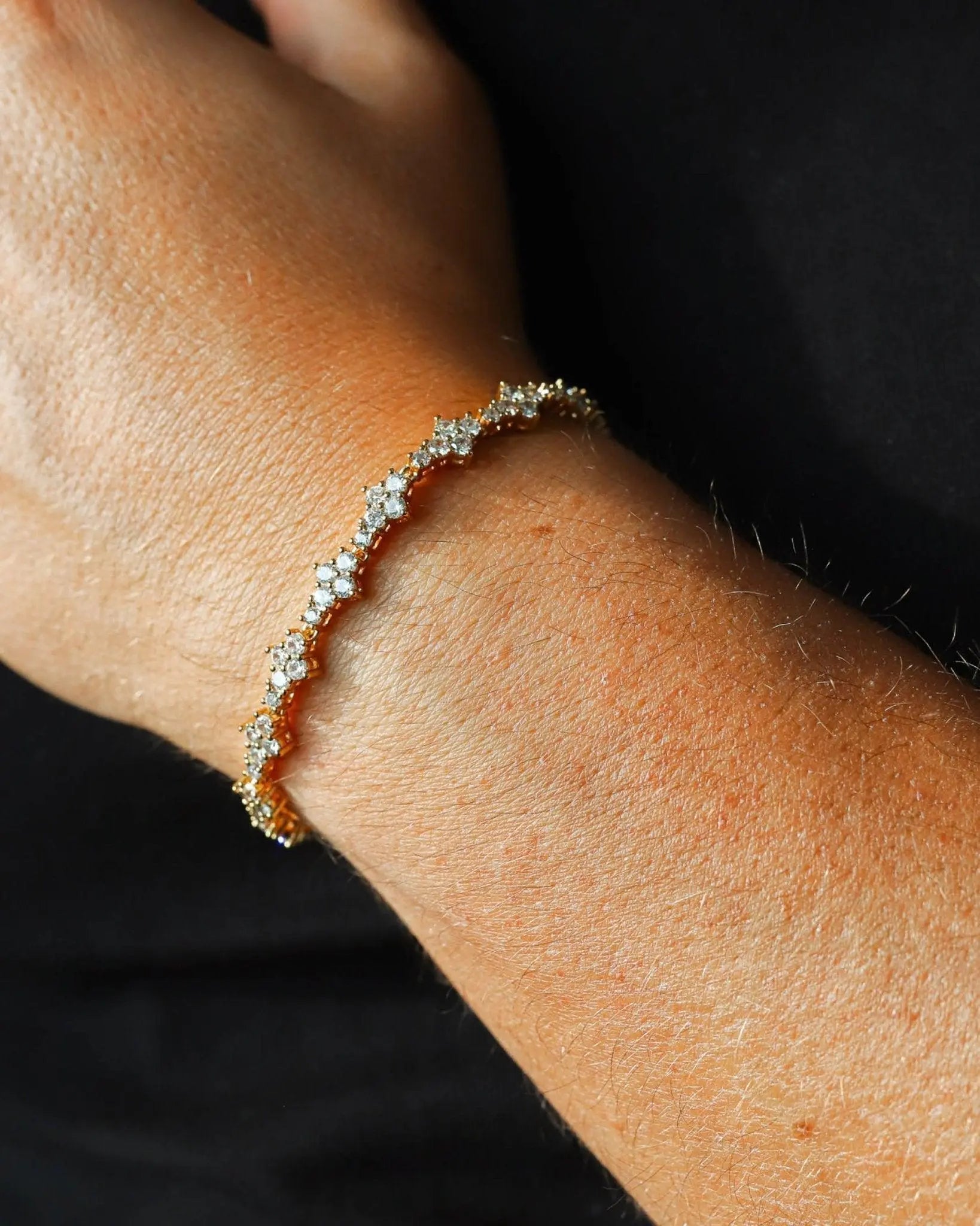 Comb tennis Bracelet - Gold - Cartice™LuxuryJewelryGoldSilverWatchBraceletNecklaceChainIced-outCubanMoissaniteTarnish-freeStainlessDurablePremiumShinePlatedStatementDiamondAffordable